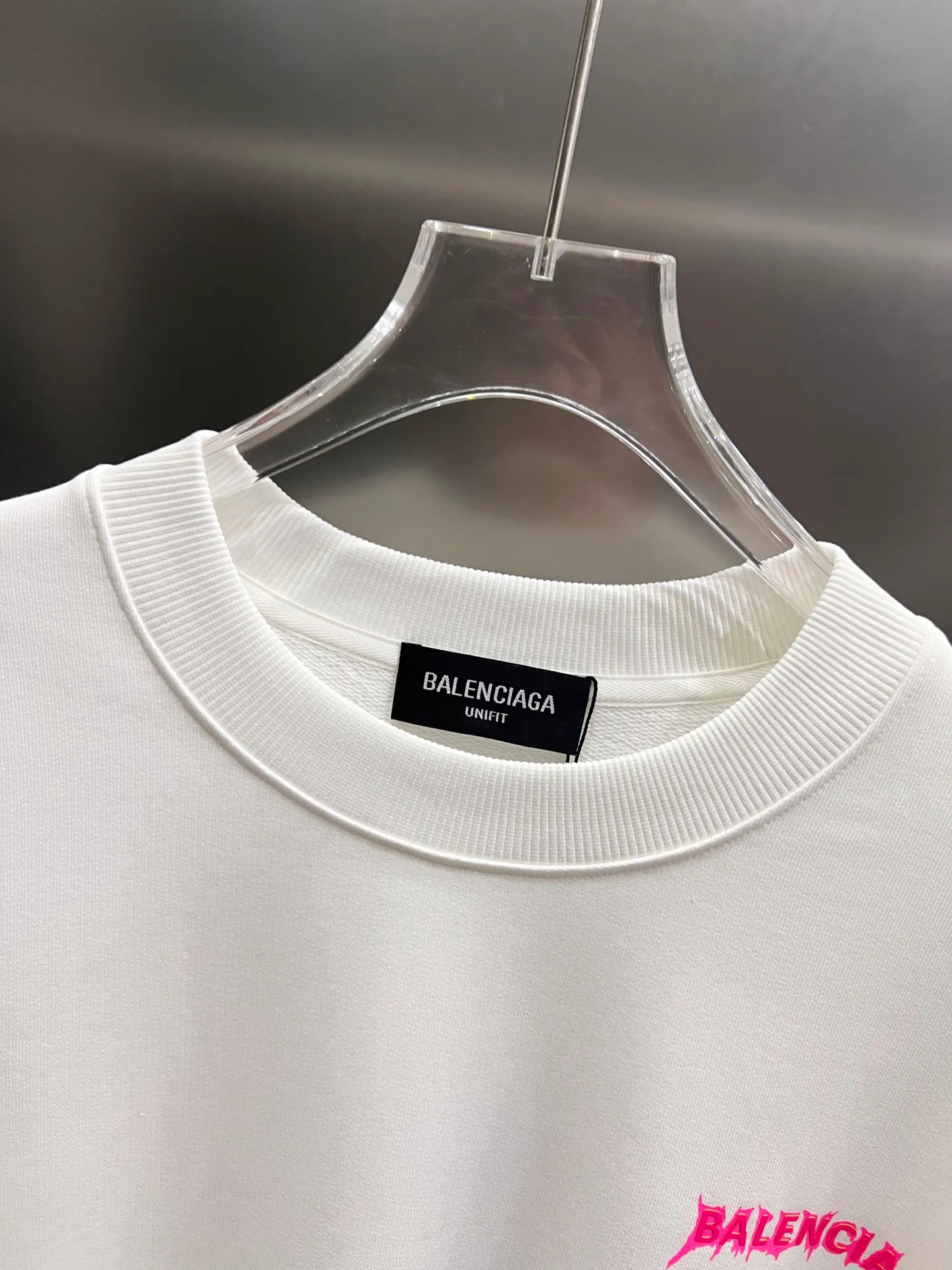 BAL Balenciaga 2026 Autumn and Winter New Arrival Round Neck Long Sleeve Sweater Classic Letter Flocking Print + Three-dimensional Silicone Technology Men and Women Same Style Loose Version S M L XL XXL Five Codes Color: Black White